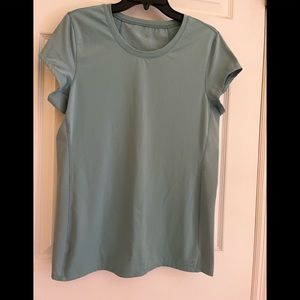 SOLD - On Another Platform! Alo Coolfit Yoga Activewear Vented Top in Green XXL